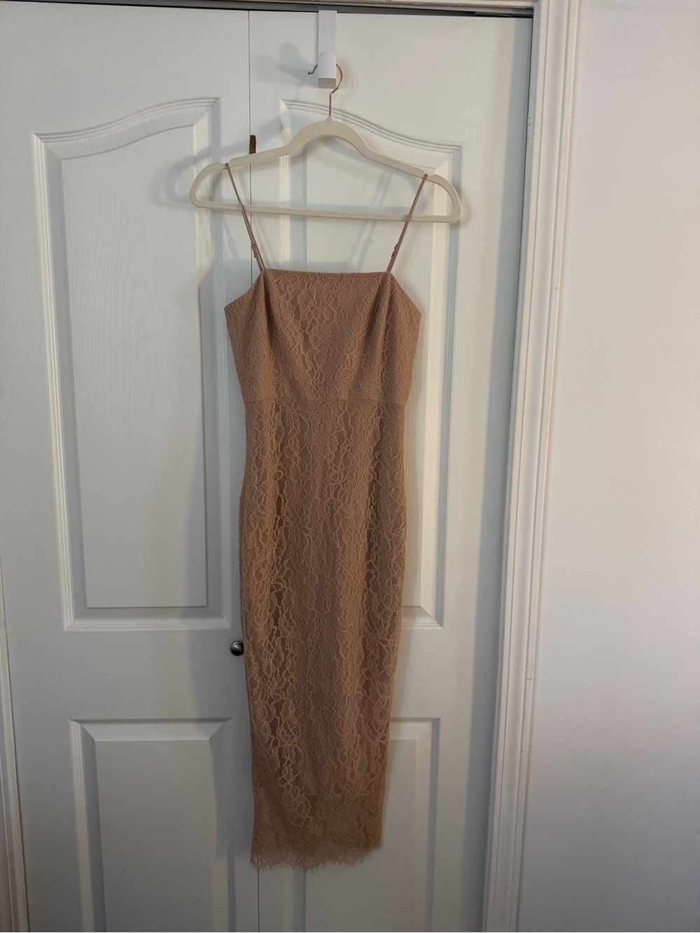 Spaghetti Strap Lace Midi Dress in blush/rose